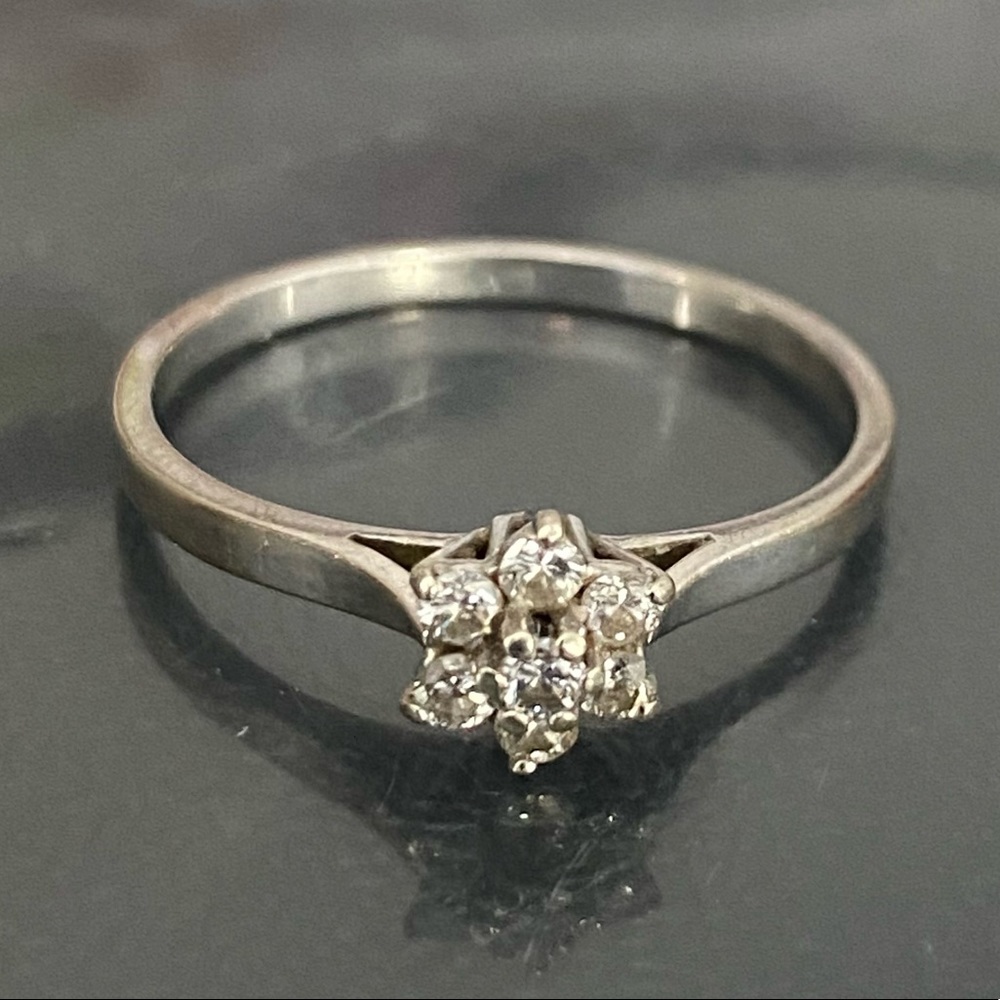 18k Gold & diamond Ring - Picture 2 of 5